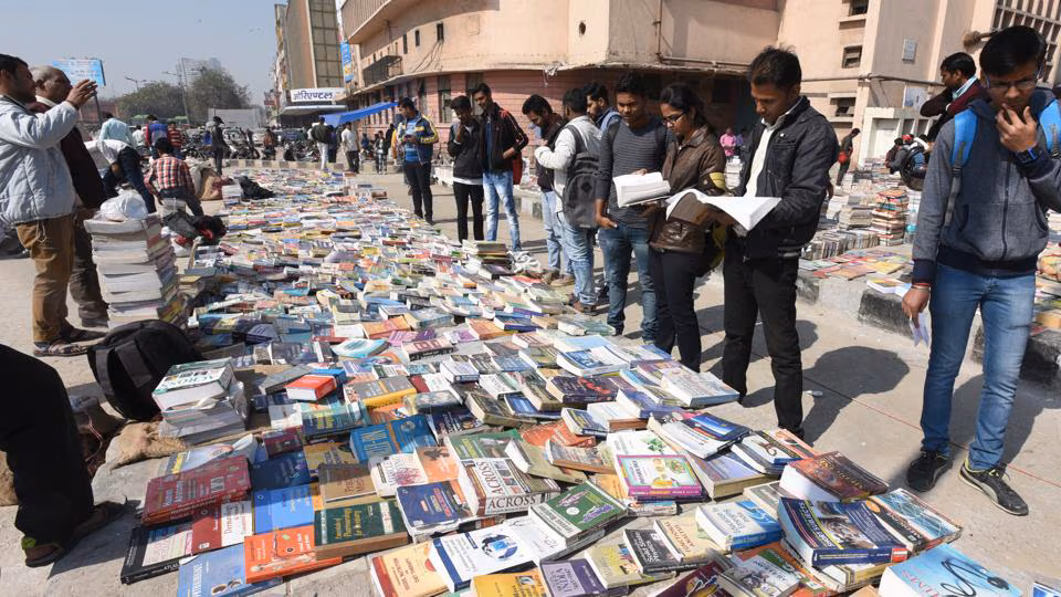 Daryaganj Sunday Book Market